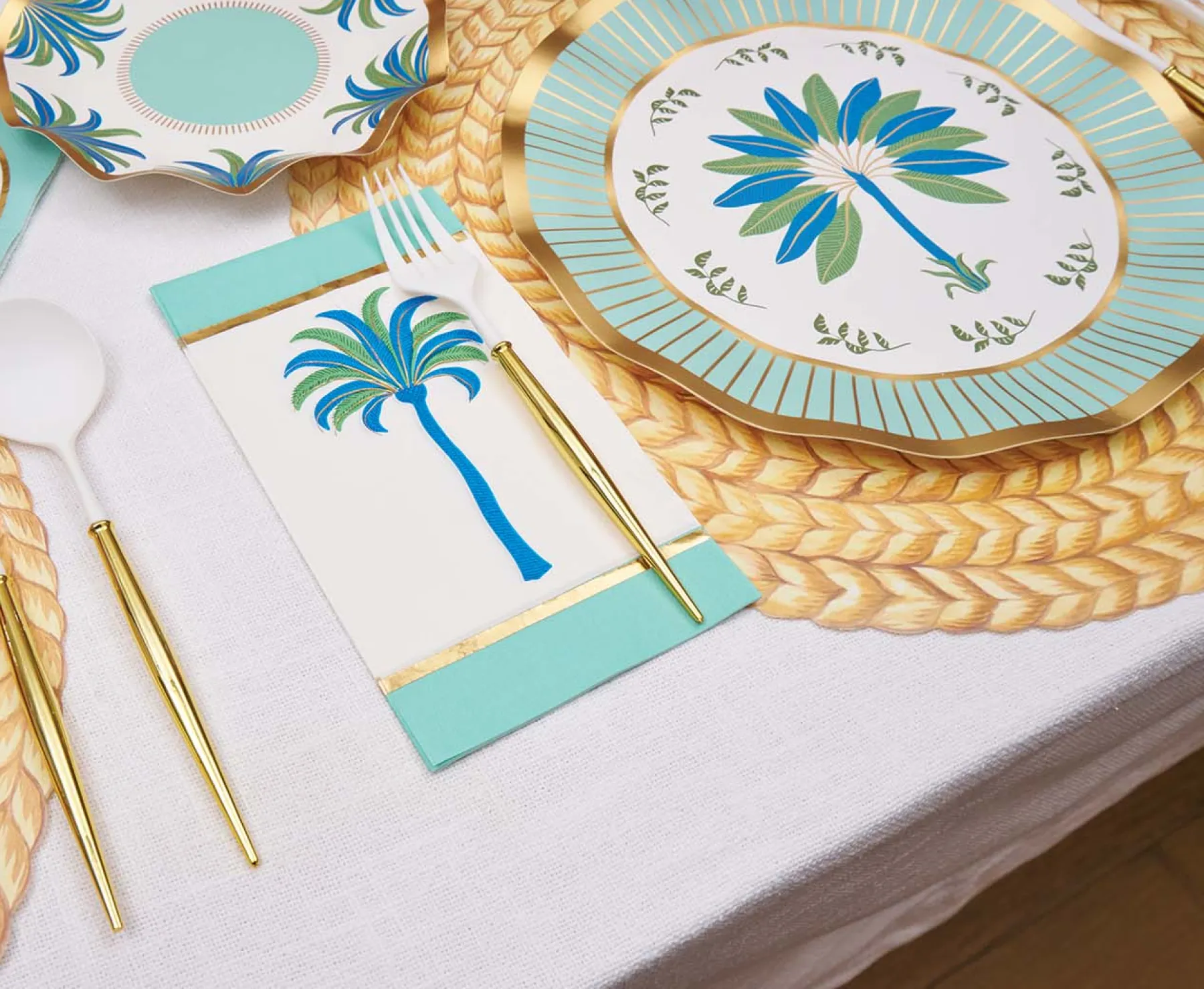 Preppy Palm Table Setting-Sophistiplate Fashion