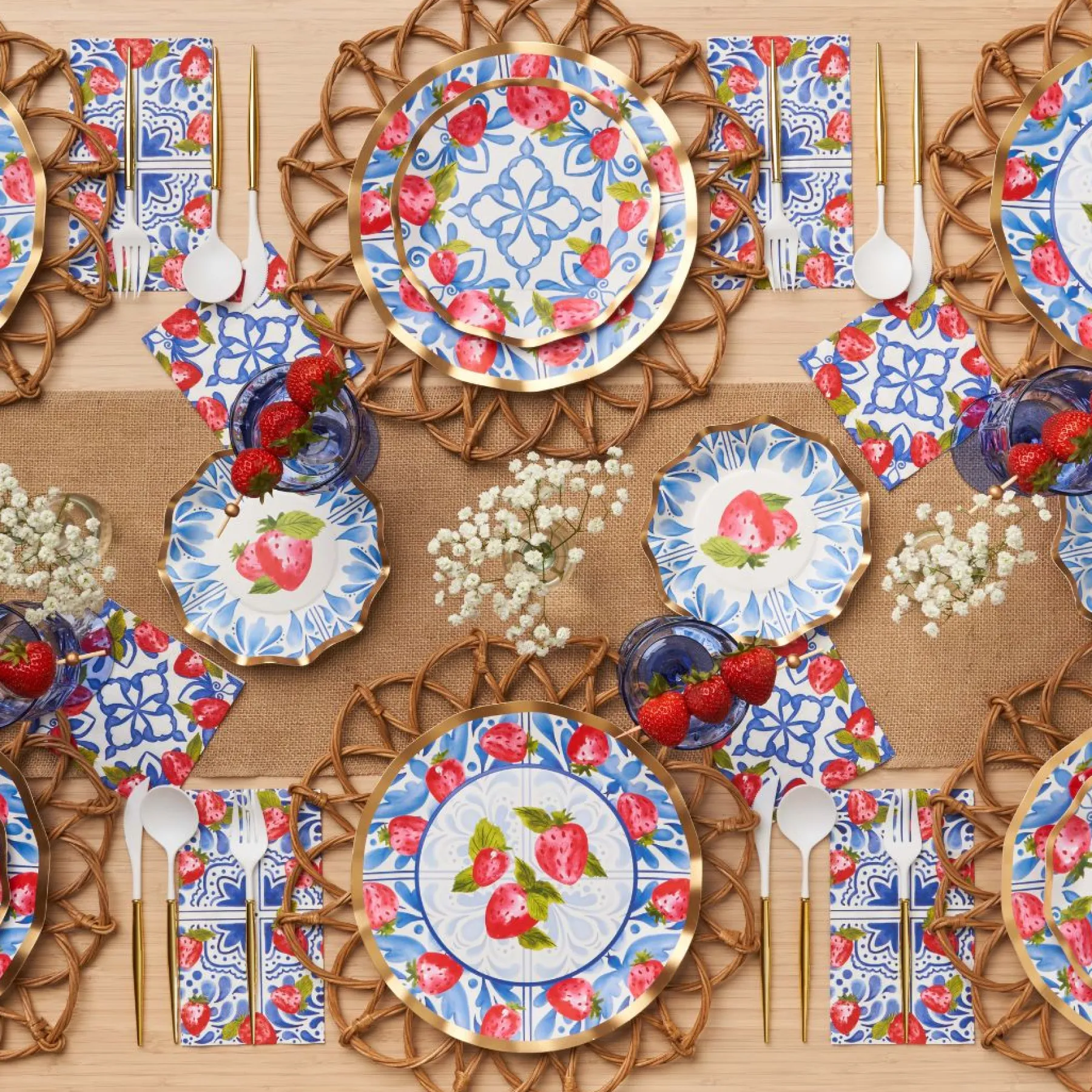 Wavy Dinner Plate Bleu Strawberries - 8pkg-Sophistiplate Clearance