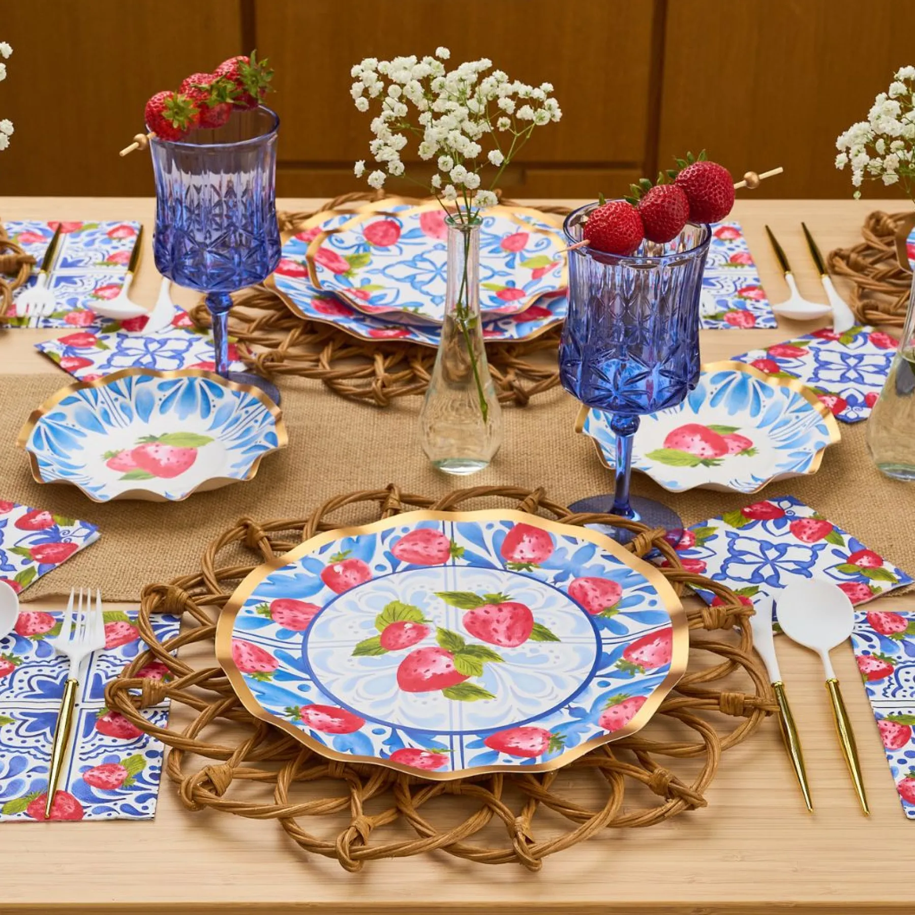 Wavy Dinner Plate Bleu Strawberries - 8pkg-Sophistiplate Clearance